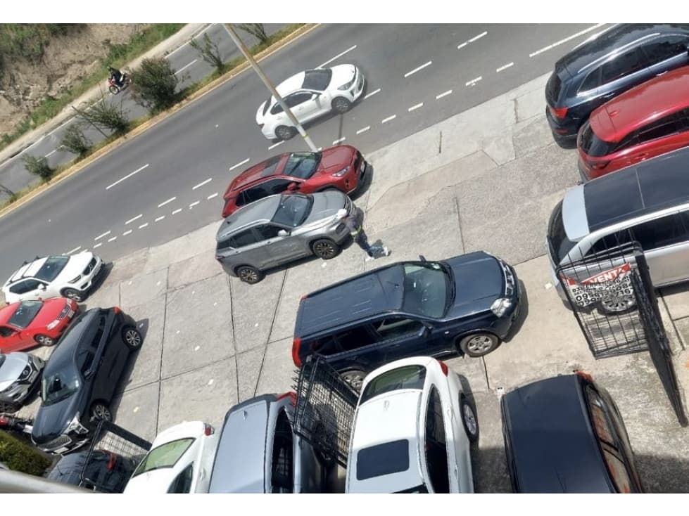 Propiedad venta Cumbayá Local comercial más duplex 3D - 1