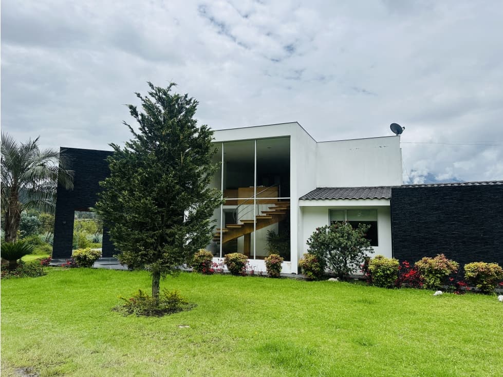 Casa VENTA IBARRA 3 dormit más suite mejor sitio residencial - 1