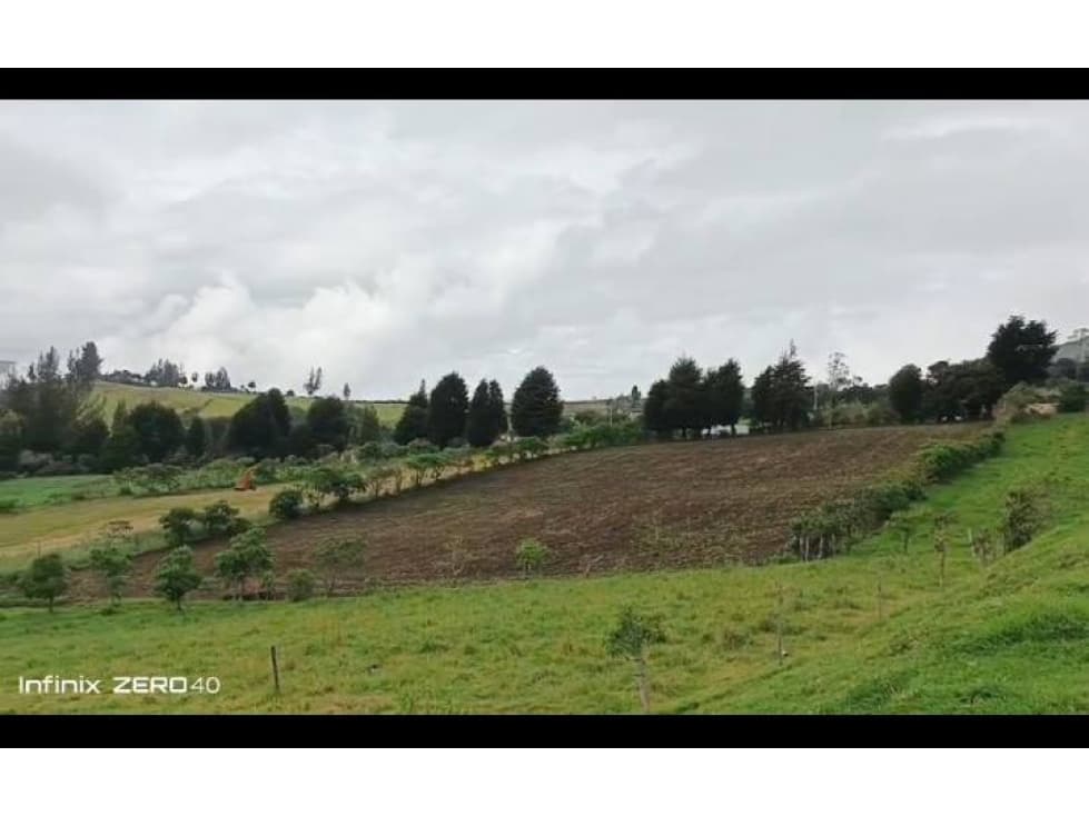 SE VENDE ESPECTACULAR HACIENDA EN OTAVALO - 1