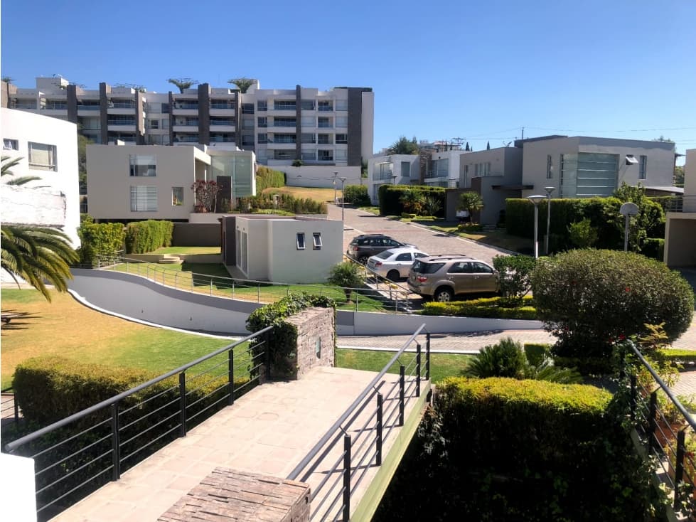 Cumbayá cerca ala Cervecería Casa en Venta Lujo y Confort - 1