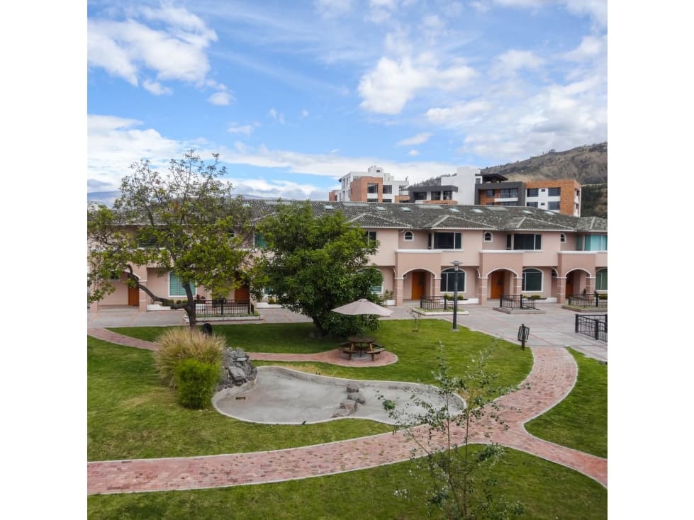 Cumbaya La Primavera Casa en venta en conjunto cerrado - 1