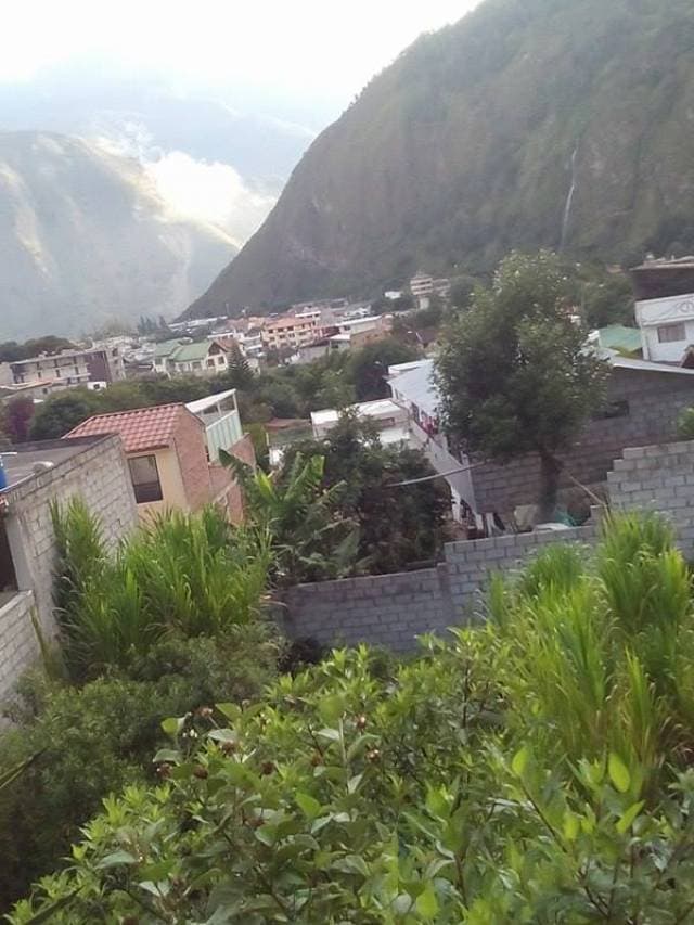 DE OPORTUNIDAD VENTA DE TERRENO EN LA CIUDAD DE BAÑOS DE AGUA SANTA - 1