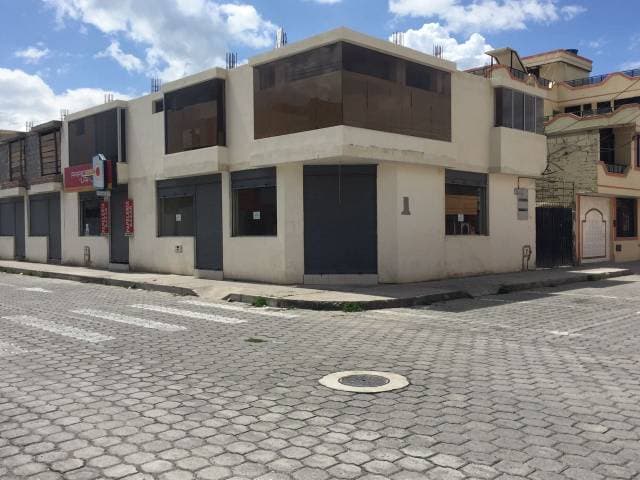 ARRIENDO DE LOCAL COMERCIAL ESQUINERO - 1