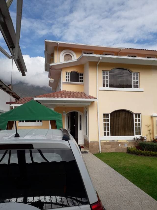 Venta de casa por viaje - 1