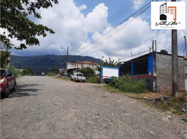 TERRENO AMPLIO Y RESIDENCIAL EN MACAS. - 1