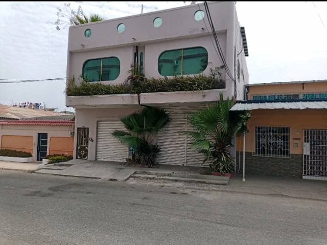 Se alquila local comercial en La Libertad - 1