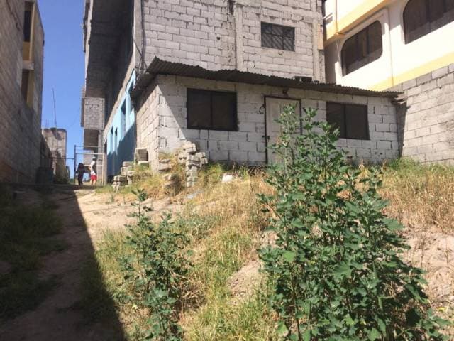 arriendo,renta,alquiler en Quito bodega con terreno $110 con puerta vehicular ideal para negocio sin paga hasta instalar su negocio - 1