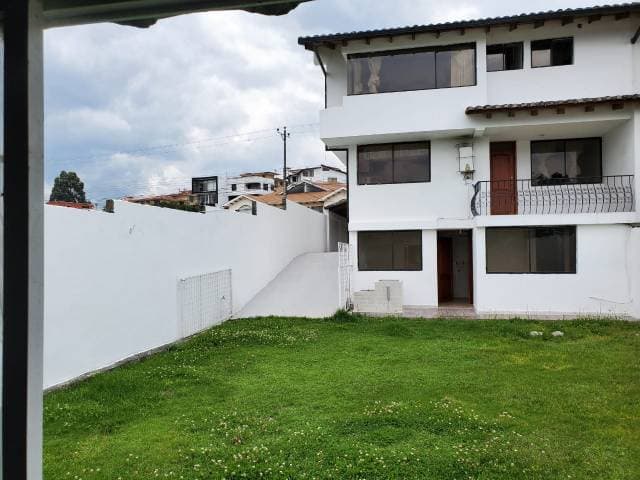 ARRIENDO HERMOSA CASA - 1