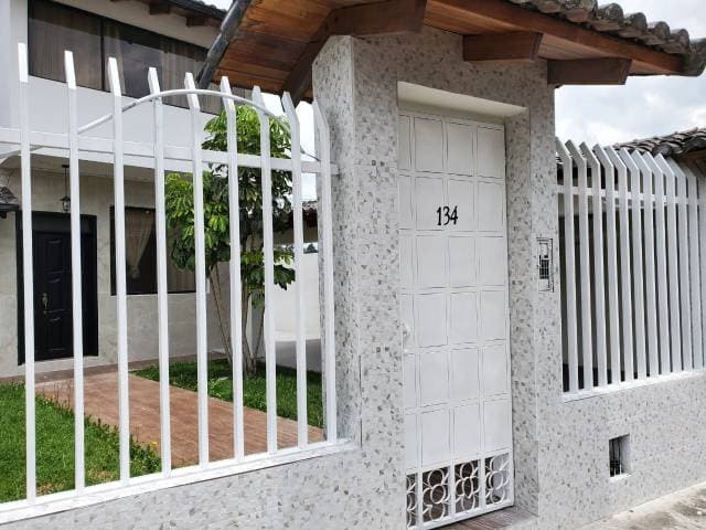 ARRIENDO CASA SANGOLQUÍ - URBANIZACIÓN LA COLINA - 1
