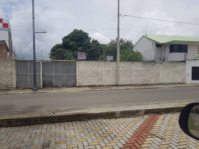 SE VENDE TERRENO EN ZONA DE ALTA PLUSVALIA COMERCIAL - 1
