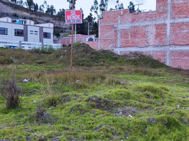 VENDO TERRENO tras las Mallas del Cuartel de Riobamba - 1