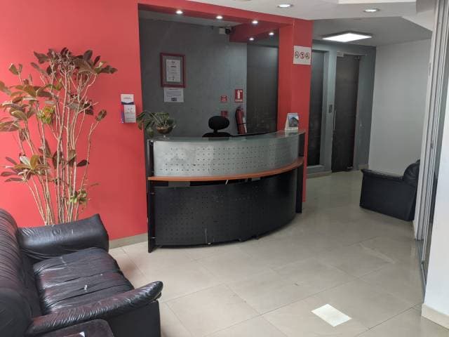 Se arrienda edificio de oficinas, amoblado con diseño moderno - 1