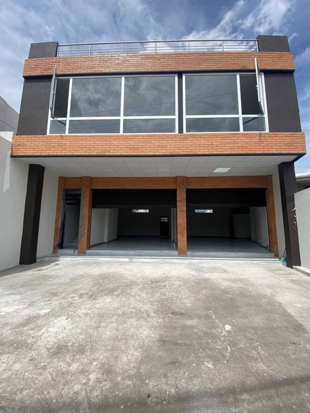 Se arrienda local comercial y oficina o consultorio - 1