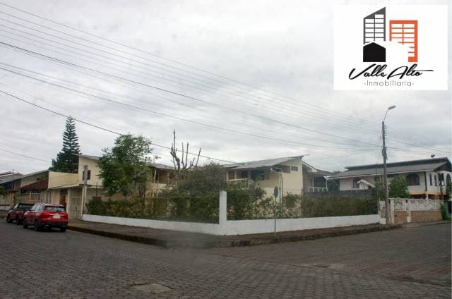 CASA RENTERA DE VARIOS DEPARTAMENTOS EN MACAS. - 1
