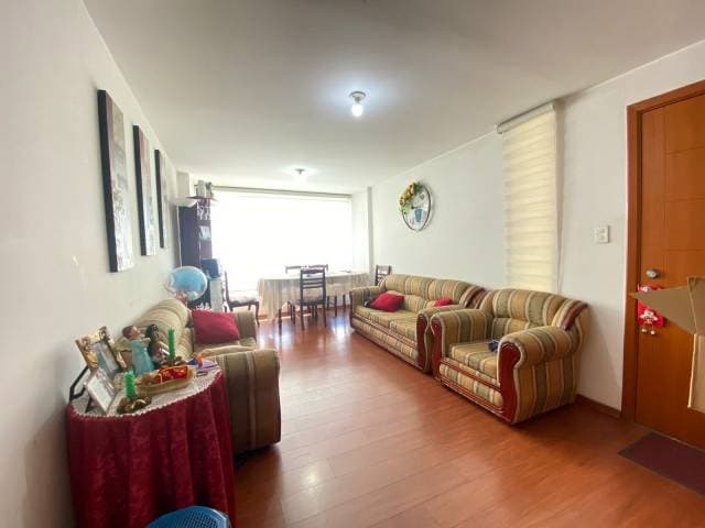 Departamento de venta frente hospital IESS San Francisco - 1