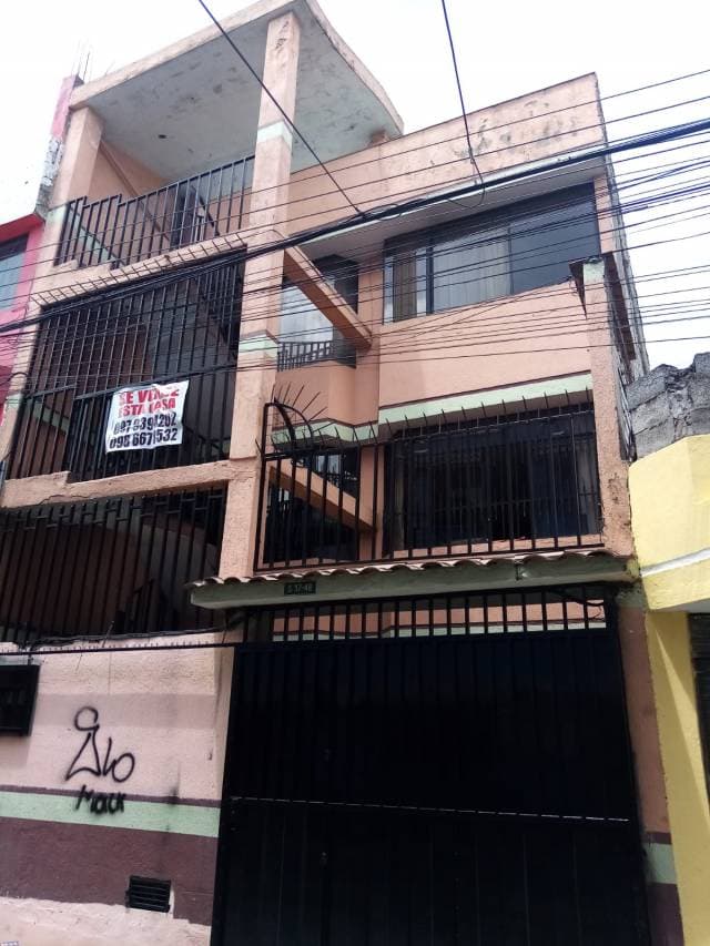 VENDO CASA DE 3 PISOS - 1