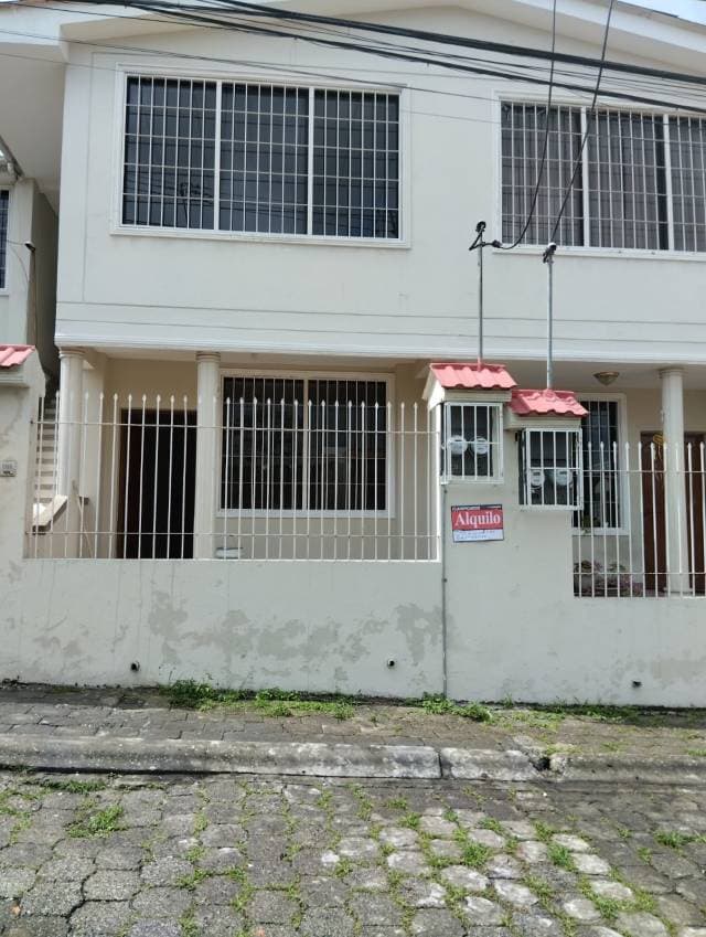 Departamento en Samanes 2. 4 cuartos, incluye cuarto de empleada y garaje. - 1