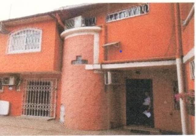 VENTA DE VILLA ESQUINERA MIXTA OFICINAS Y DORMITORIO INDEPENDIENTE EN URBANIZACION SAN FELIPE - 1