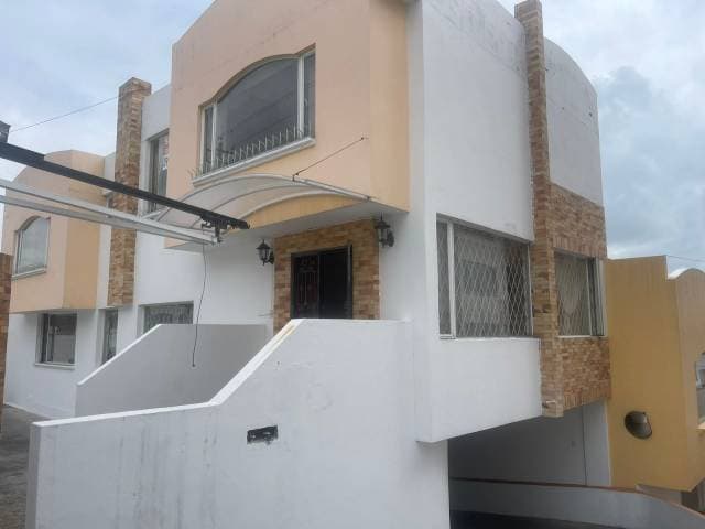VENTA CASA 180 m2 en SAN FERNANDO - INCREIBLE OPORTUNIDAD AL NORTE DE QUITO - 1