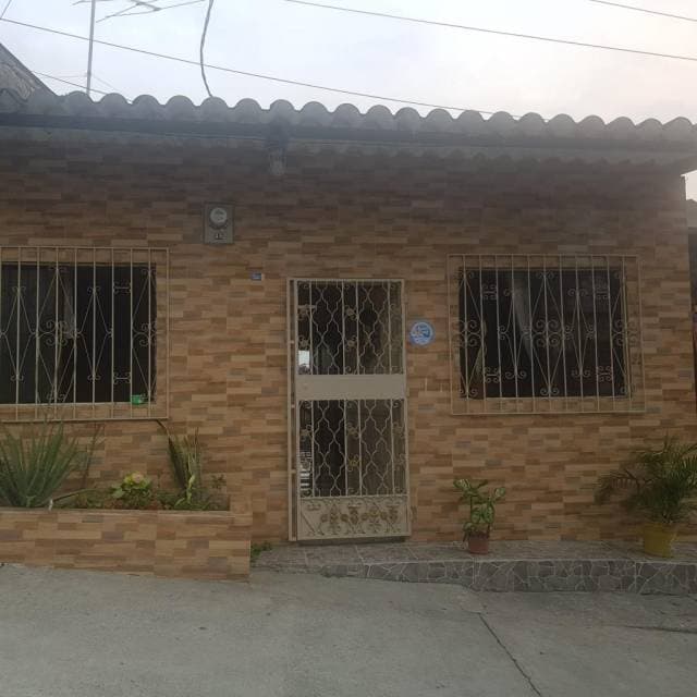 SE VENDE CASA EN GUAYAQUIL - 1