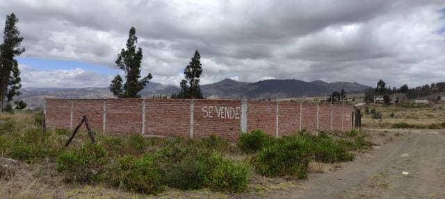 DE OPORTUNIDAD !! Terreno Al Norte De Riobamba - 1