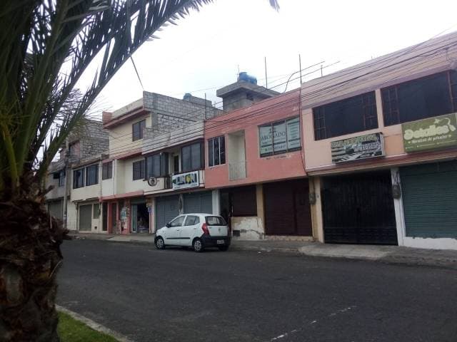 Se vende casa en Salcedo diagonal al Principe San Miguel a dos cuadras de la Universidad Amawtay Wasi - 1