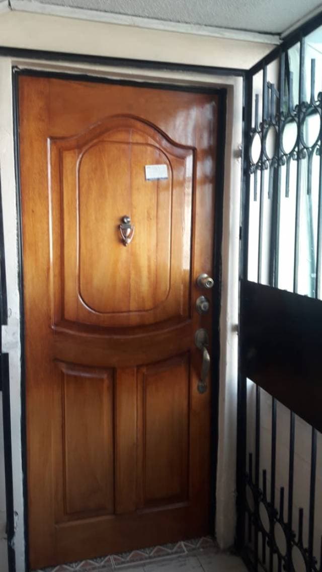 Vendo departamento de oportunidad alado del centro comercial Quicentro Sur - 1