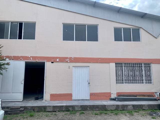 ARRIENDO O VENTA NAVE INDUSTRIAL Y CASA - 1