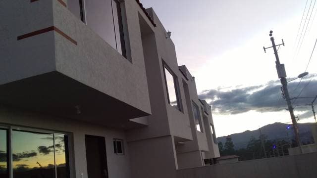 Casa En Venta Por Estrenar En El Valle De Los Chillos A 15 Minutos Del San Luis Shopping - 1