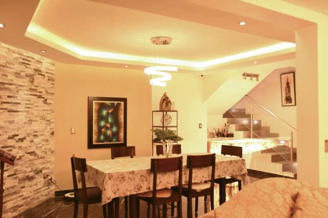Hermosa Villa de Lujo Km 2.5 sector UEES urbanización privada - 1