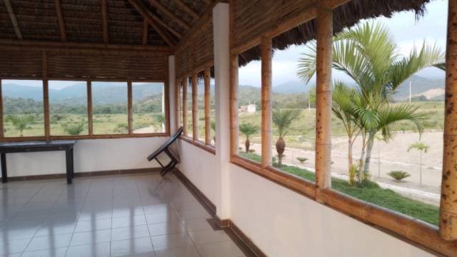 Terreno con 25% de descuento al Sur de Manta en Urbanizacion Vista al Mar en puerto Cayo al sur de Manta - 1