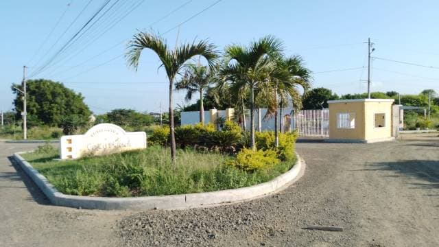 Lotes de terreno en Lotización Cayo Beach en Puerto Cayo , al sur de MANTA - 1