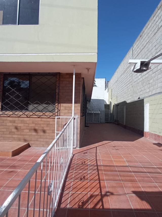 VENDO CASA EN POMASQUI - 1