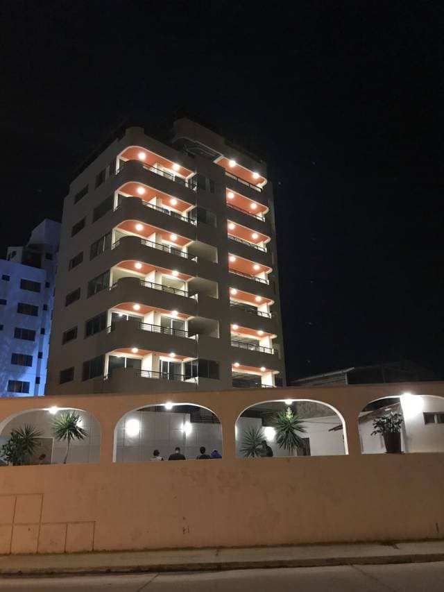 EN VENTA, HERMOSO DEPARTAMENTO AMOBLADO CON VISTA AL MAR - 1