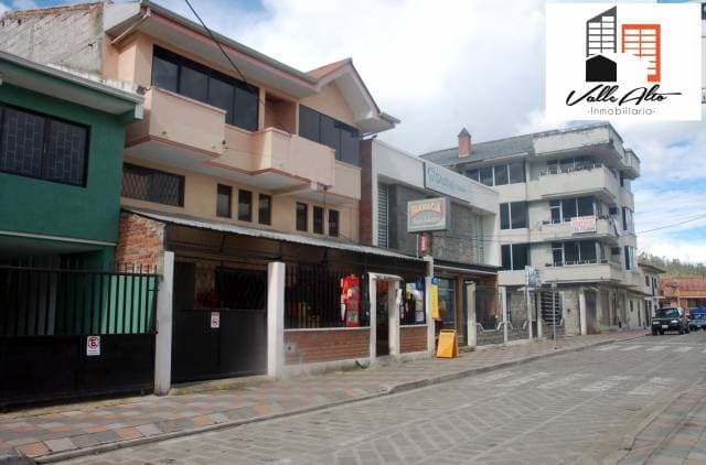 CASA AMPLIA + LOCAL COMERCIAL EN DELEG. - 1
