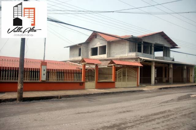 CASA RENTERA AMPLIA EN MACAS, CERCA DEL CENTRO. - 1