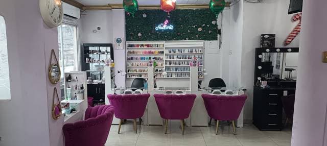 Peluquería Rentable en Venta – Ingresos Sólidos y Potencial de Expansión - 1