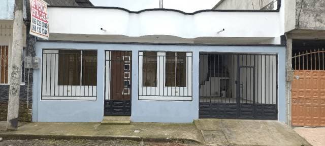 Casa en Venta en la Urbanización “Sueño de Bolívar” (vía a Quinindé km 2, margen derecho) - 1