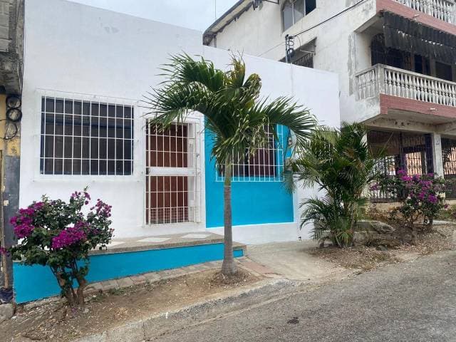 Casa en Playas con vista al mar Santa Elena - 1