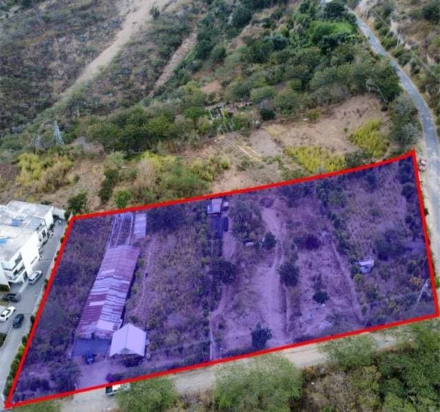 Empieza el 2026 con una oportunidad irresistible con un terreno de 5.548 metros, ubicada en San Pedro del valle, sector Nayon, en la vía principal. - 1