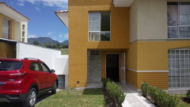 CASA POR ESTRENAR EN OTAVALO - 1