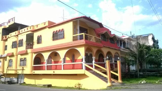 casa de tres plantas esquinera area 400 mt ideal hostal - 1
