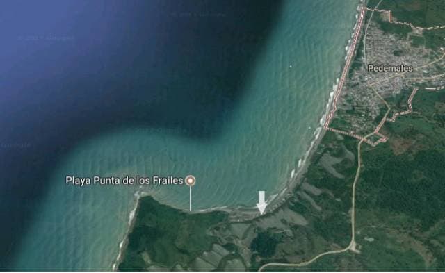 Vendo terreno de 340 m2 frente al mar en Playa La Chorrera - 1