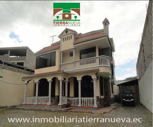 VENDO CASA EN OTAVALO AL FILO DE LA PANAMERICANA - 1