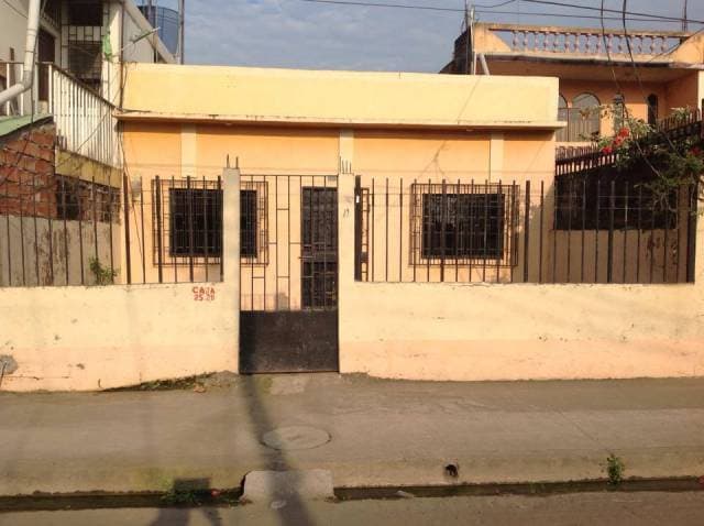 casa de venta en av. Quito y Prec. Estrada. - 1