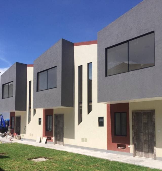 HERMOSAS CASAS EN EL VALLE DE LOS CHILLOS, DE 2 PISOS EN 70.000. APLICA CRÉDITO VIP. - 1