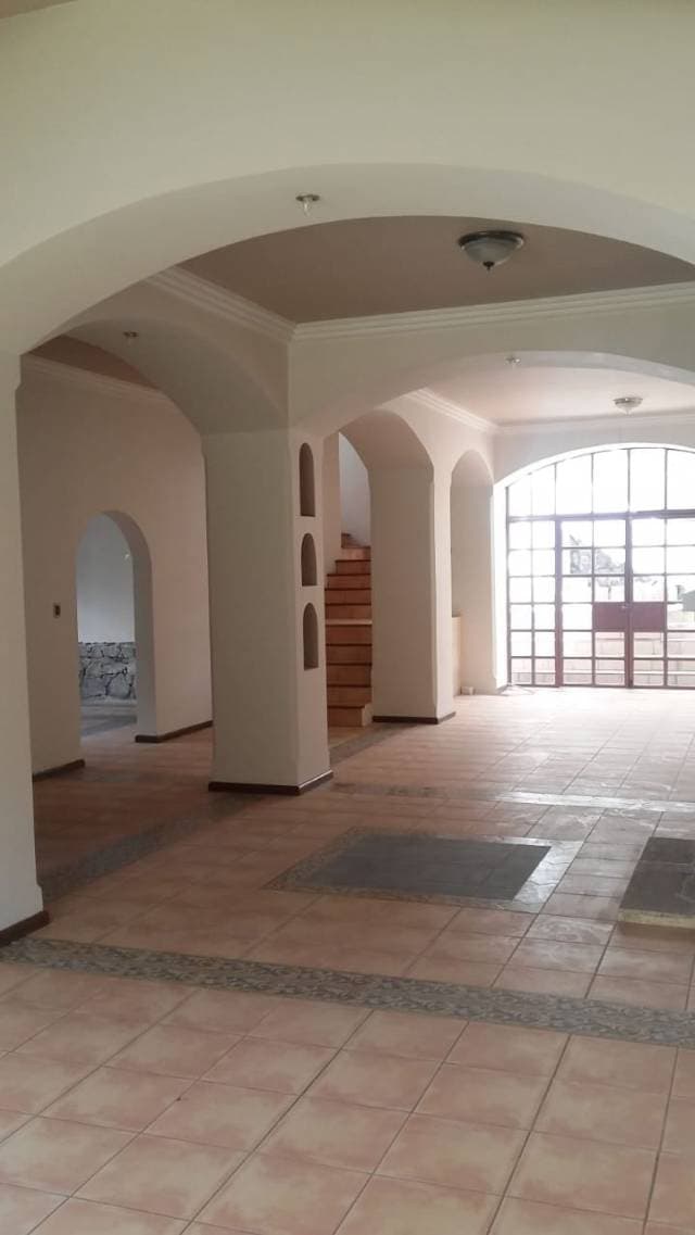 HERMOSA CASA ESTILO MEDITERRANEA EN RENTA - 1