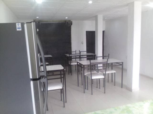 Se arrienda local esquinero ideal para negocio o restaurant - 1