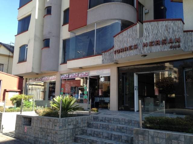 Amplio local comercial - 1