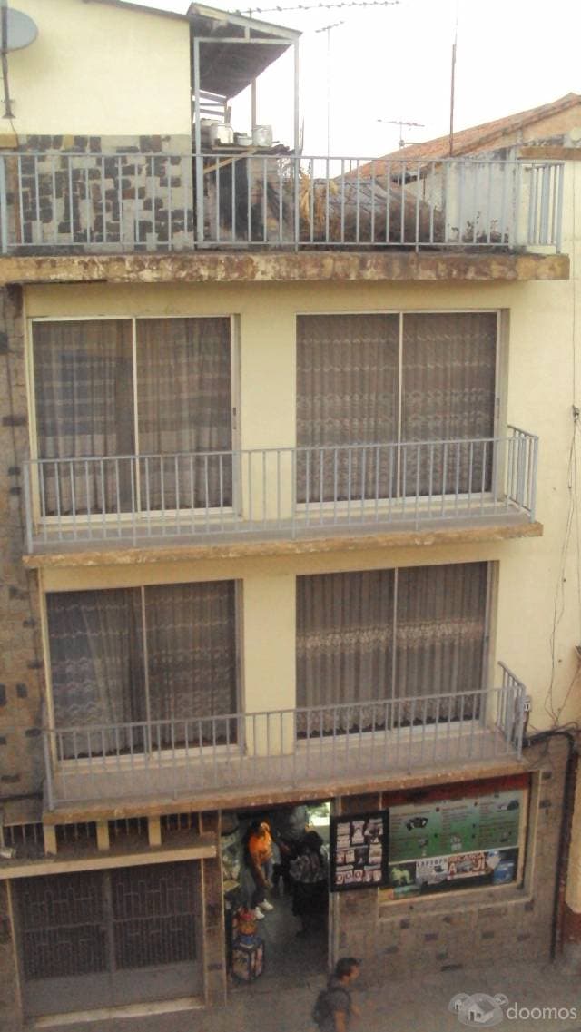VENDO BONITA CASA COMERCIAL CENTRO DE CUENCA - 1